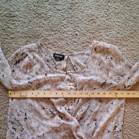 Bebe Blush Pink And Black Abstract Patterned Blouse With Keyhole Back Panel - Picture 10 of 11